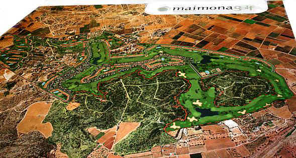 El campo de golf con urbanizacin que se pretende, segn maqueta expuesta por el promotor en la Feria Urbe-Desarrollo de 2006. A pesar de ello niegan que afecte a suelo forestal protegido.