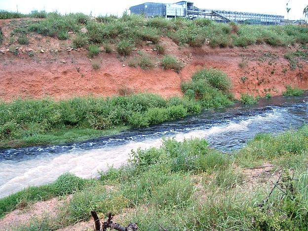 Rambla del Poyo contaminada por los lixiviados de la planta de compostaje del rea metropolitana de Valencia