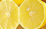 Un cajn de limones muy cidos de los que se cran en la huerta valenciana.