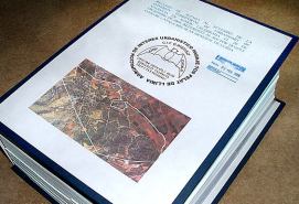 Uno de los tomos que componen el Recurso presentado el 2-2-2005 contra la Resolucin de la Comisin de Urbanismo de 20-XII-04