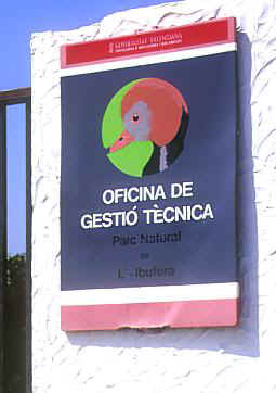 Cartel en la fachada de la Oficina de Gestin Tcnica de la Albufera